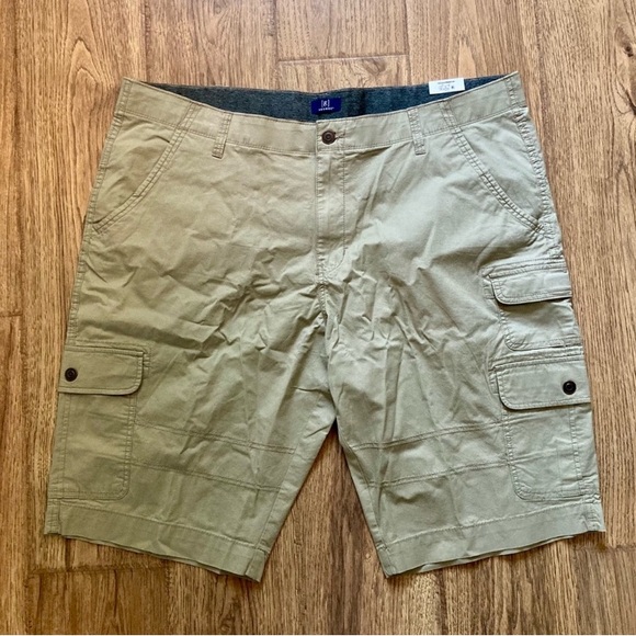 NWT G George Men’s Below the Knee Comfort Wast Stretch Khaki Cargo Short. - Picture 1 of 6